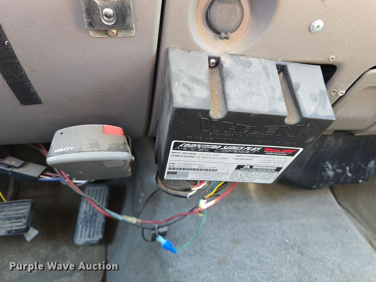 image for item LW9917 2005 Chevrolet Suburban SUV