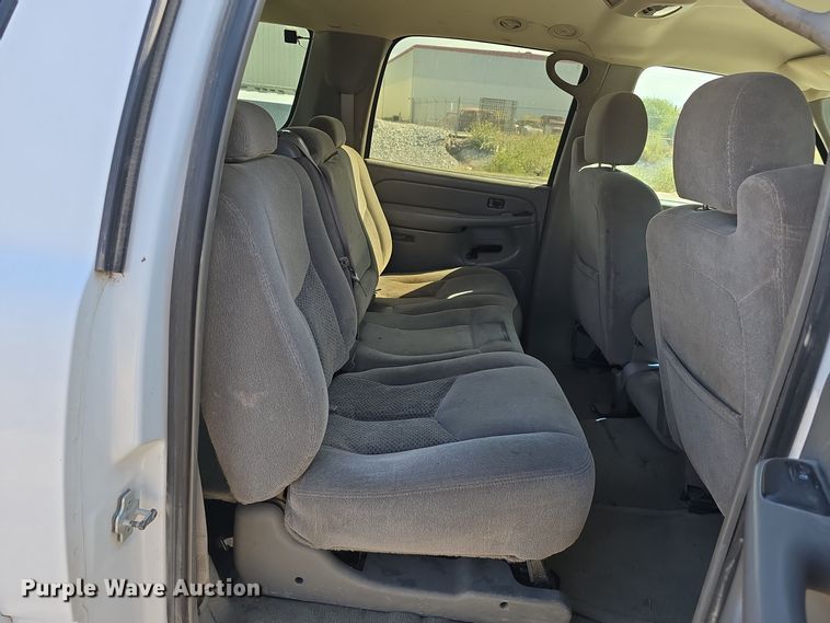 image for item LW9917 2005 Chevrolet Suburban SUV