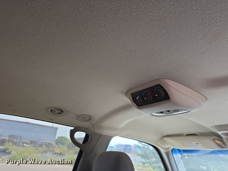 image for item LW9917 2005 Chevrolet Suburban SUV