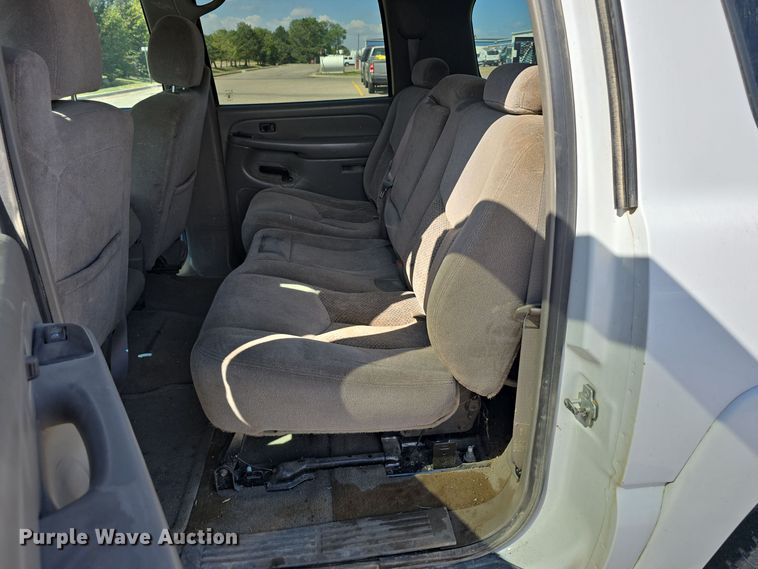 image for item LW9917 2005 Chevrolet Suburban SUV