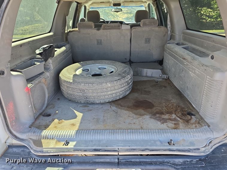 image for item LW9917 2005 Chevrolet Suburban SUV