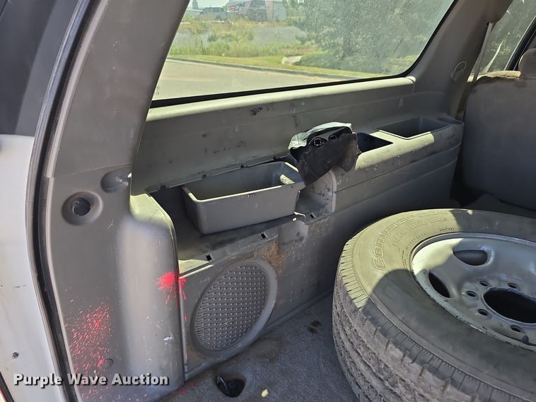 image for item LW9917 2005 Chevrolet Suburban SUV