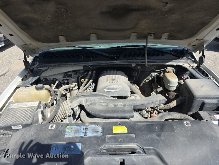 image for item LW9917 2005 Chevrolet Suburban SUV