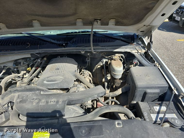 image for item LW9917 2005 Chevrolet Suburban SUV