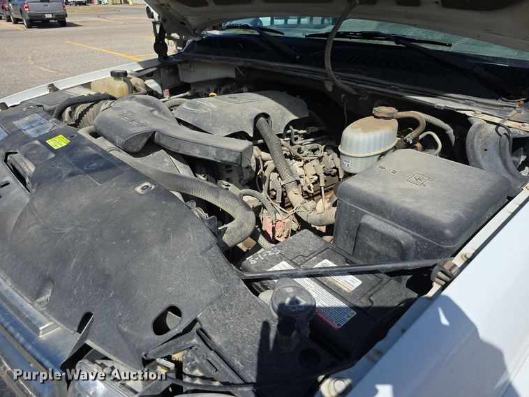 image for item LW9917 2005 Chevrolet Suburban SUV