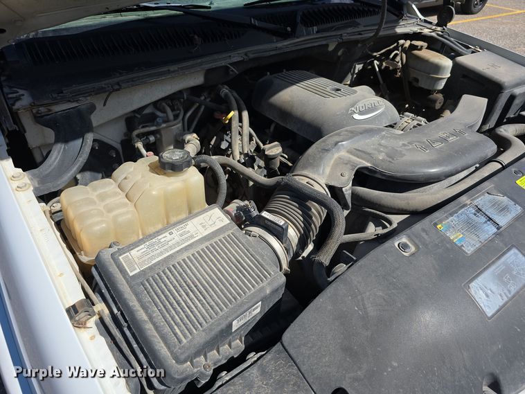 image for item LW9917 2005 Chevrolet Suburban SUV