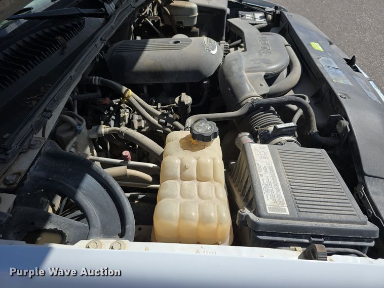 image for item LW9917 2005 Chevrolet Suburban SUV