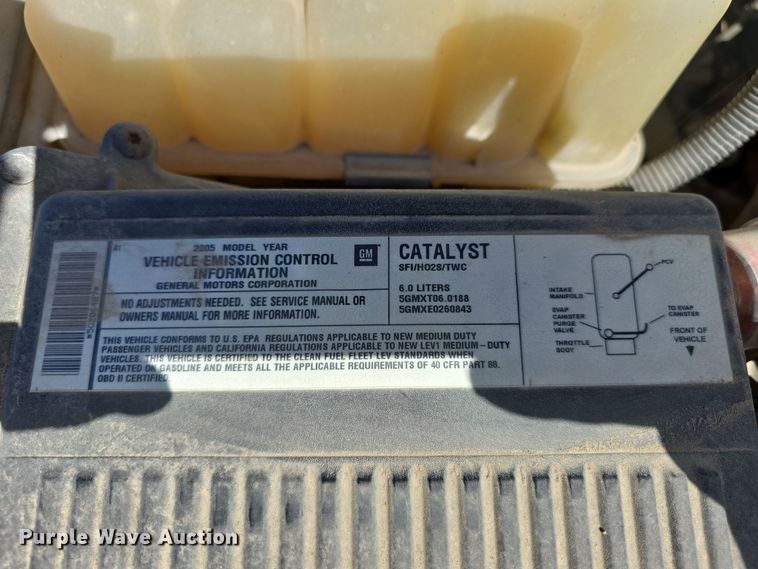 image for item LW9917 2005 Chevrolet Suburban SUV