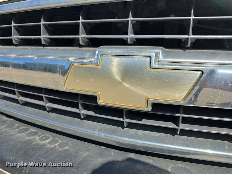 image for item LW9917 2005 Chevrolet Suburban SUV