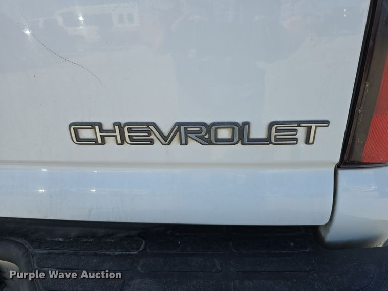 image for item LW9917 2005 Chevrolet Suburban SUV