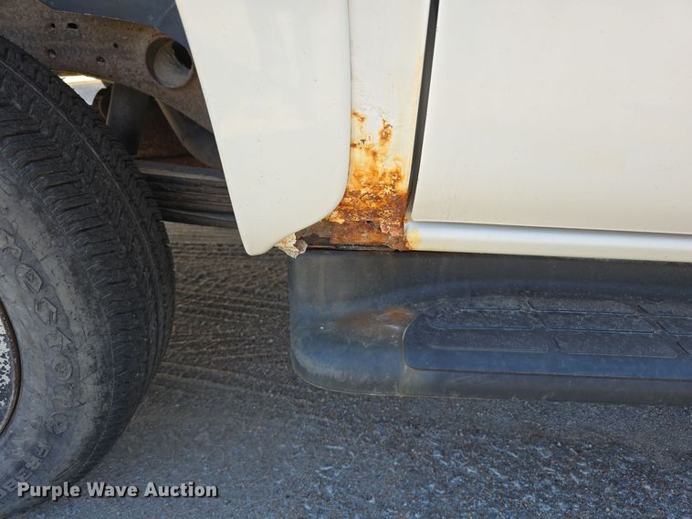 image for item LW9918 2005 Chevrolet Suburban 2500 SUV