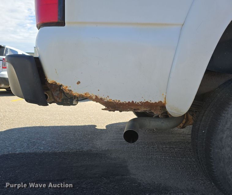 image for item LW9918 2005 Chevrolet Suburban 2500 SUV