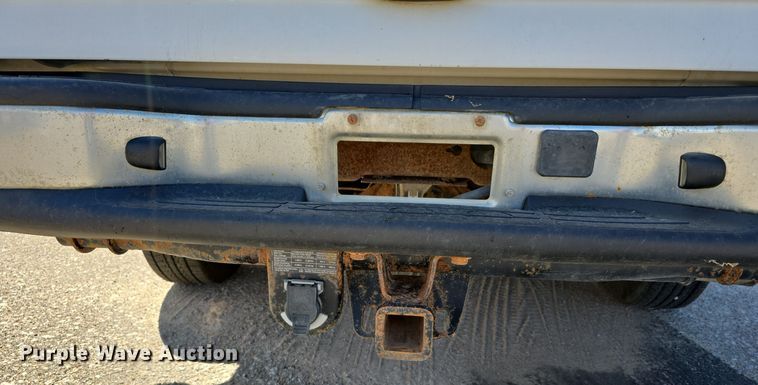 image for item LW9918 2005 Chevrolet Suburban 2500 SUV