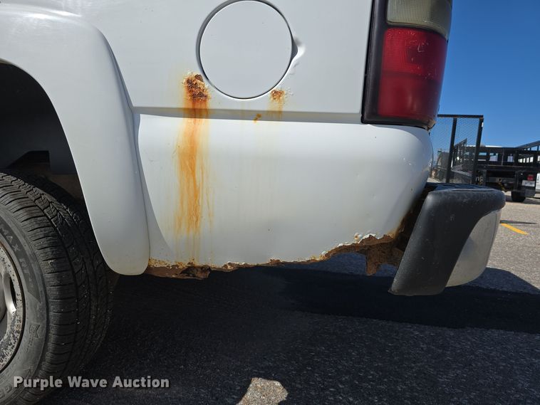 image for item LW9918 2005 Chevrolet Suburban 2500 SUV