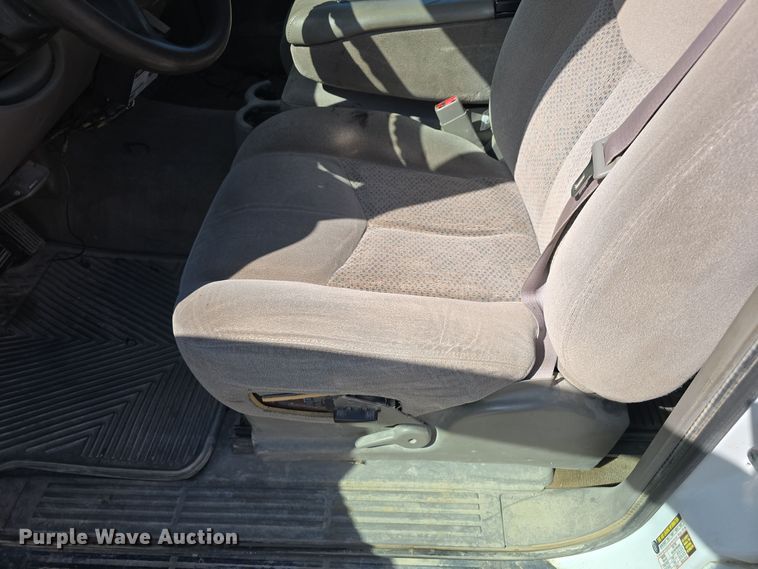 image for item LW9918 2005 Chevrolet Suburban 2500 SUV