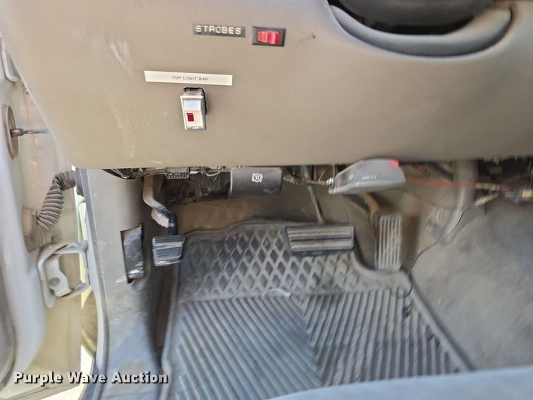 image for item LW9918 2005 Chevrolet Suburban 2500 SUV