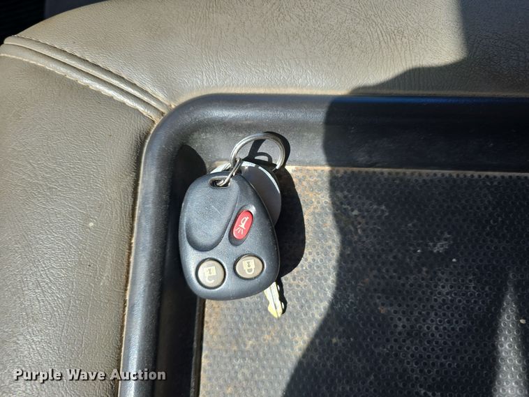 image for item LW9918 2005 Chevrolet Suburban 2500 SUV