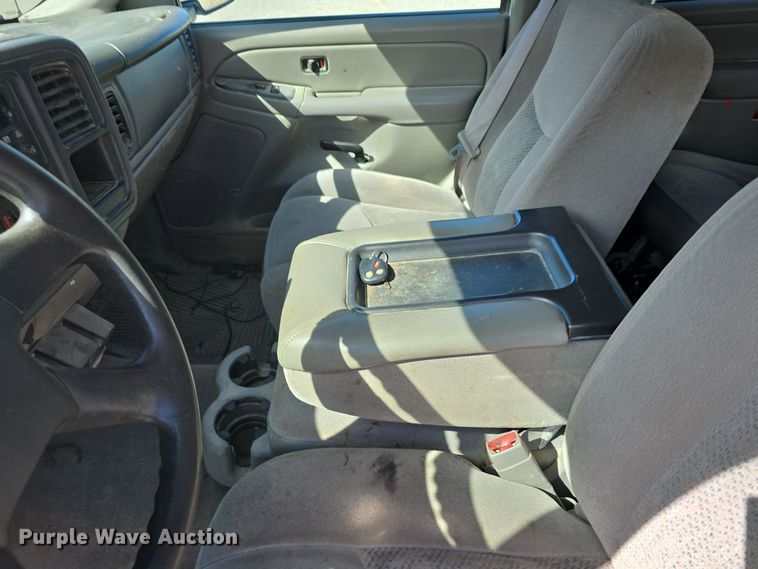 image for item LW9918 2005 Chevrolet Suburban 2500 SUV