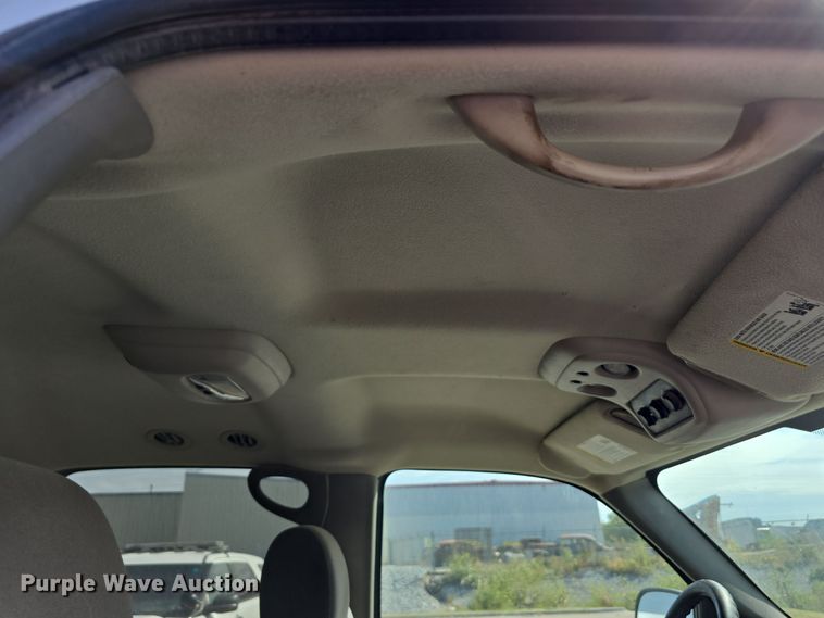 image for item LW9918 2005 Chevrolet Suburban 2500 SUV