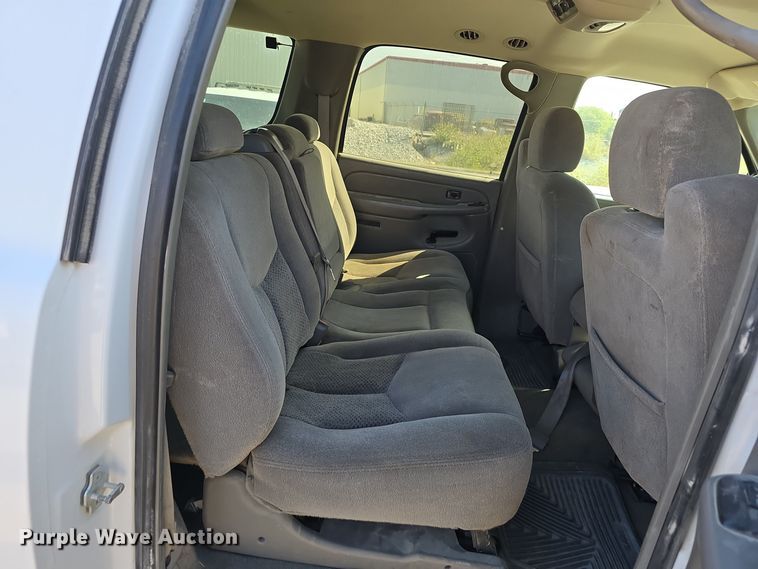 image for item LW9918 2005 Chevrolet Suburban 2500 SUV
