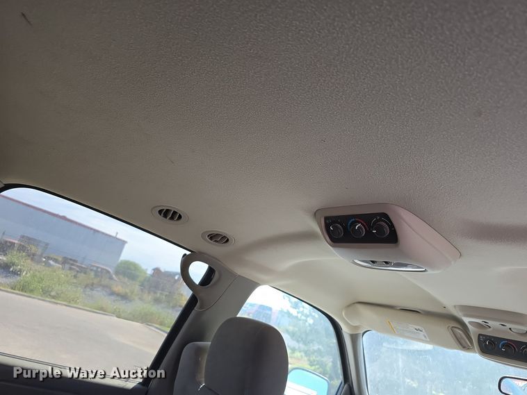 image for item LW9918 2005 Chevrolet Suburban 2500 SUV