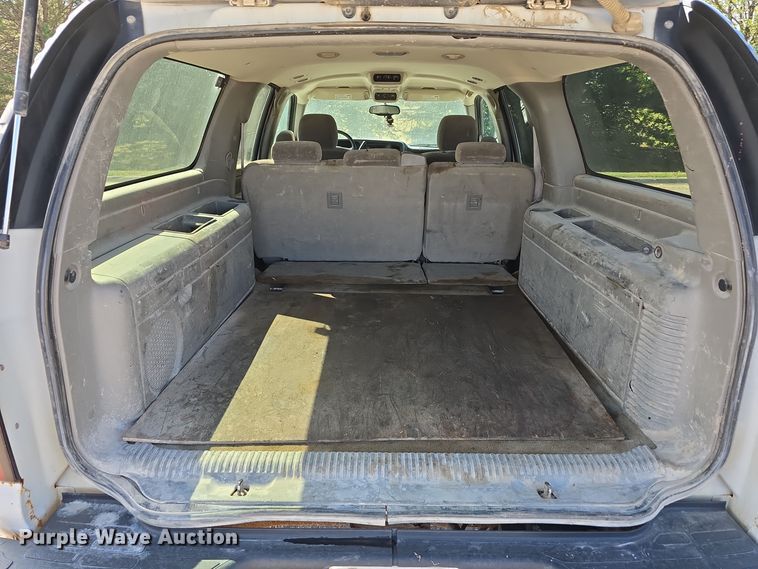 image for item LW9918 2005 Chevrolet Suburban 2500 SUV