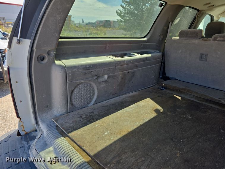 image for item LW9918 2005 Chevrolet Suburban 2500 SUV