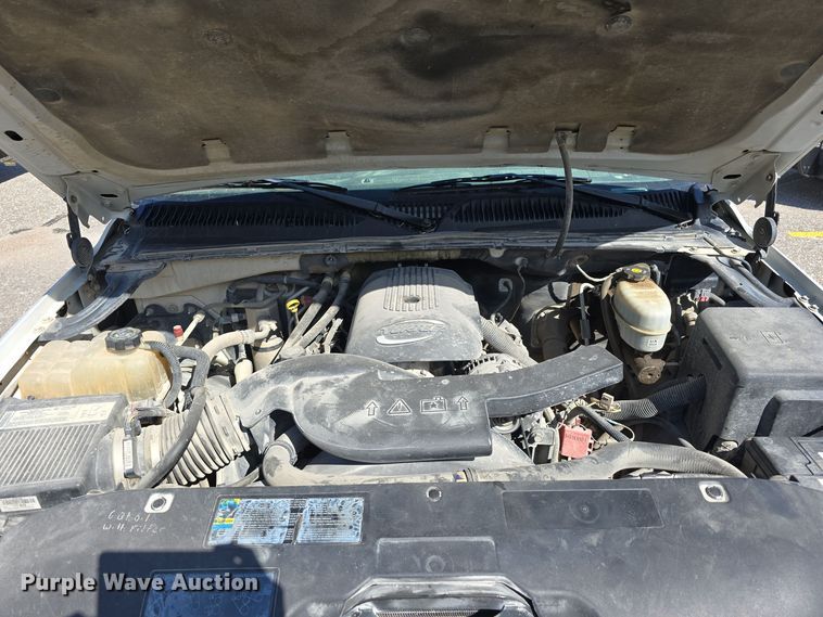 image for item LW9918 2005 Chevrolet Suburban 2500 SUV