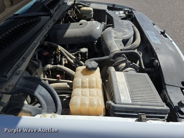 image for item LW9918 2005 Chevrolet Suburban 2500 SUV