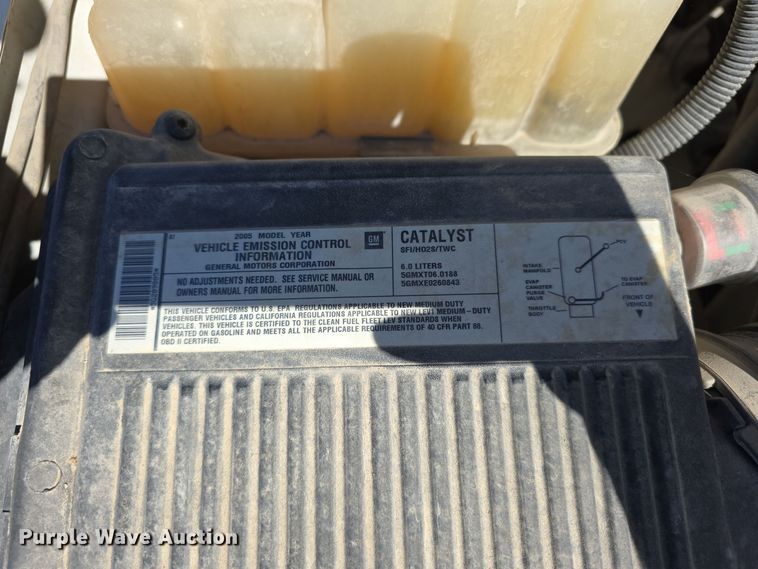 image for item LW9918 2005 Chevrolet Suburban 2500 SUV