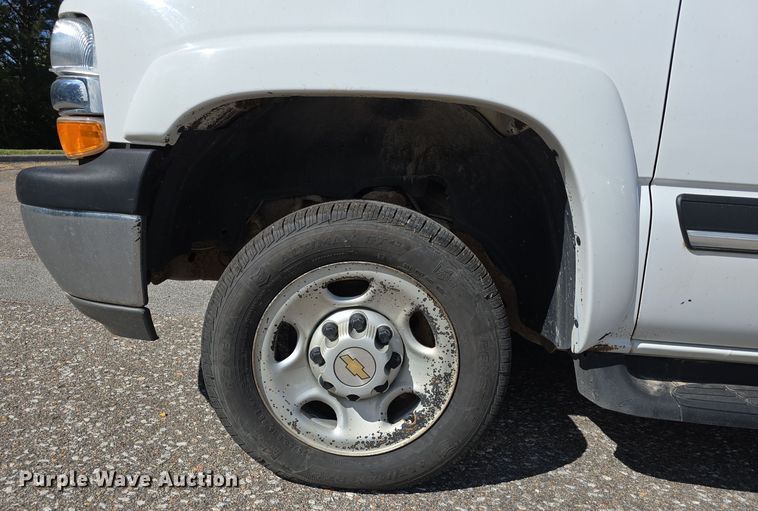 image for item LW9918 2005 Chevrolet Suburban 2500 SUV