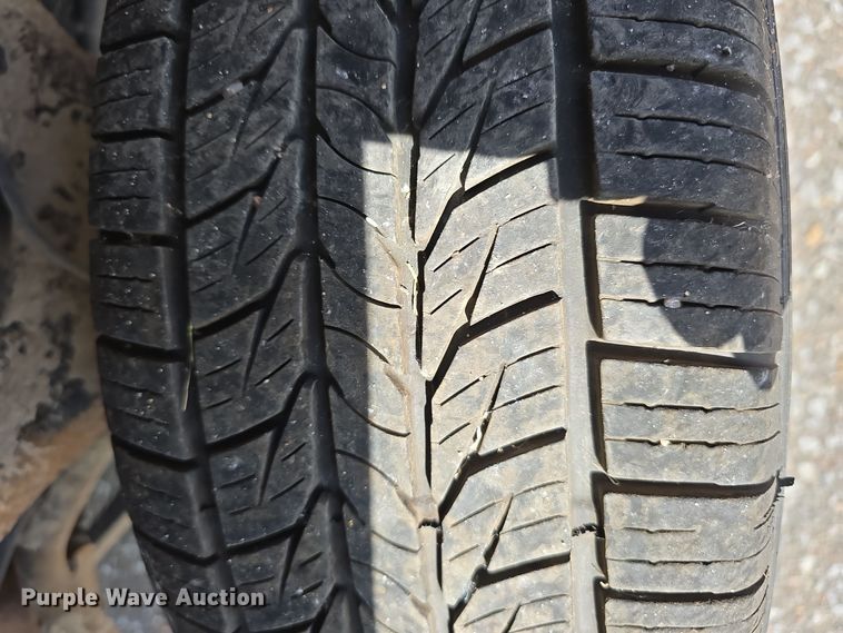 image for item LW9918 2005 Chevrolet Suburban 2500 SUV