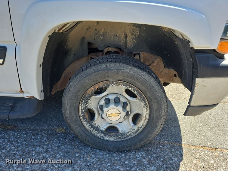 image for item LW9918 2005 Chevrolet Suburban 2500 SUV