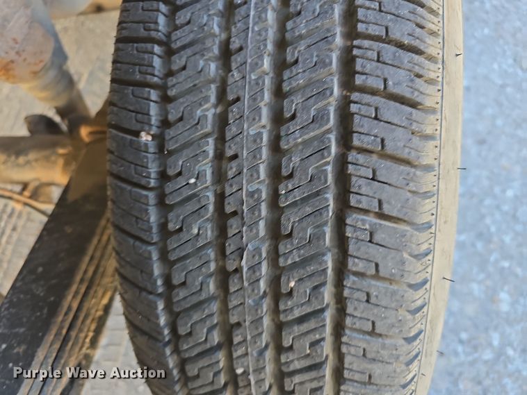 image for item LW9918 2005 Chevrolet Suburban 2500 SUV