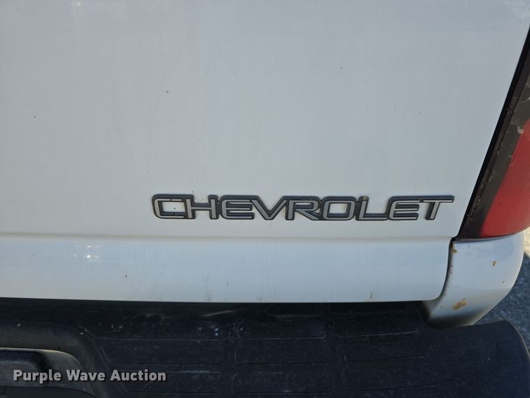 image for item LW9918 2005 Chevrolet Suburban 2500 SUV