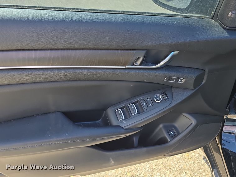 image for item LW9919 2018 Honda Accord Touring 