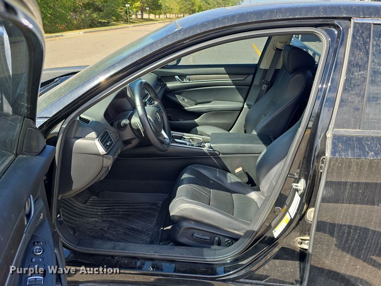 image for item LW9919 2018 Honda Accord Touring 