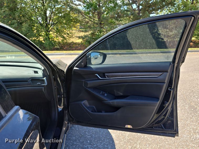 image for item LW9919 2018 Honda Accord Touring 