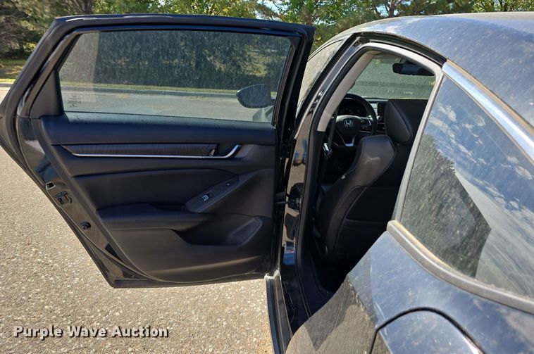 image for item LW9919 2018 Honda Accord Touring 