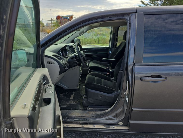 image for item LW9920 2016 Dodge Grand Caravan van