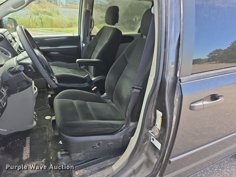 image for item LW9920 2016 Dodge Grand Caravan van