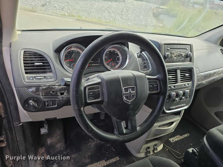 image for item LW9920 2016 Dodge Grand Caravan van