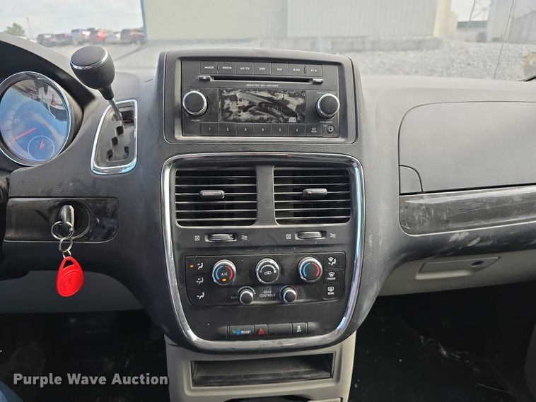 image for item LW9920 2016 Dodge Grand Caravan van