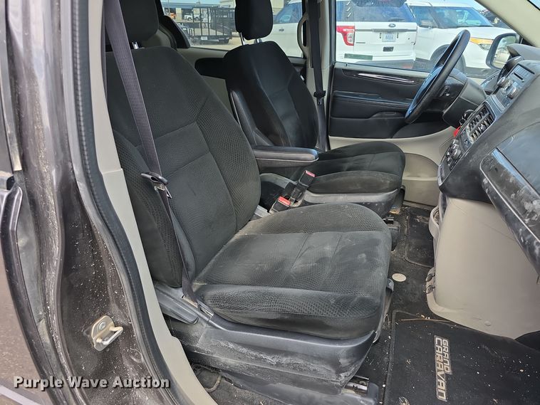 image for item LW9920 2016 Dodge Grand Caravan van