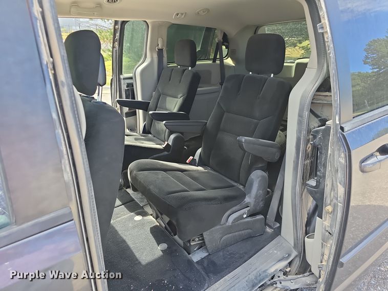 image for item LW9920 2016 Dodge Grand Caravan van