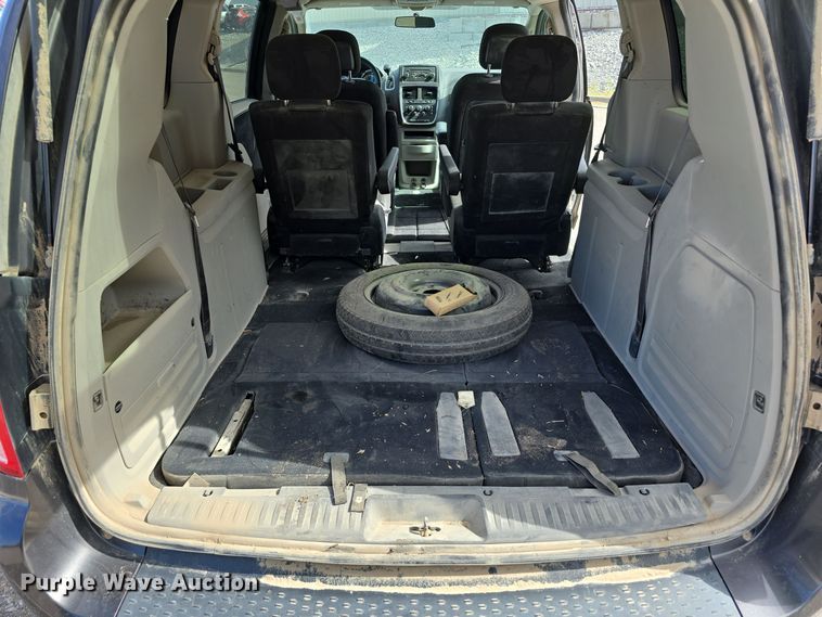 image for item LW9920 2016 Dodge Grand Caravan van