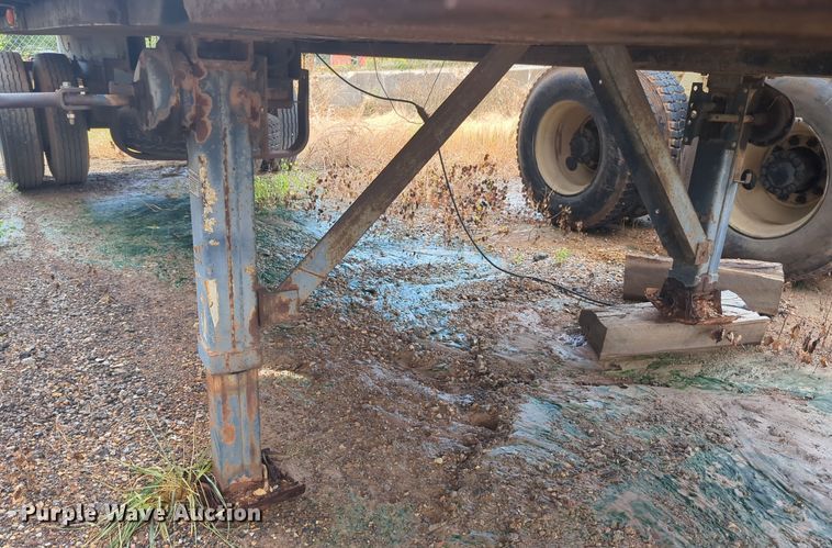 image for item LY9354 1986 Fruehauf FBXF132 dry van trailer