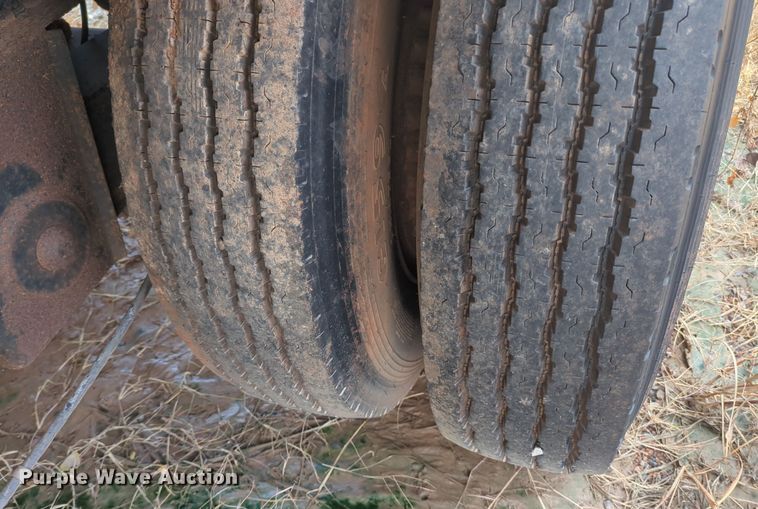 image for item LY9354 1986 Fruehauf FBXF132 dry van trailer