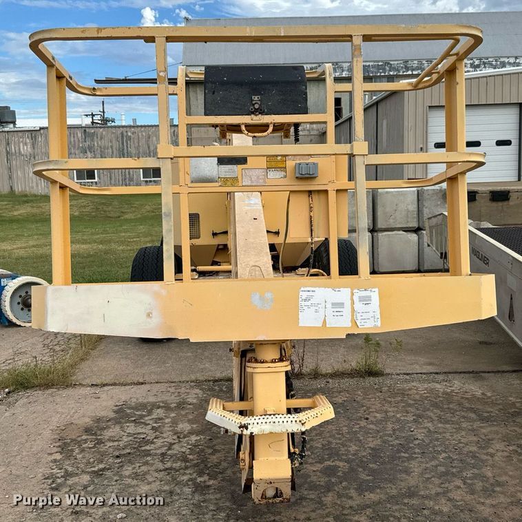 image for item MV9170 1992 Grove AMZ66 boom lift