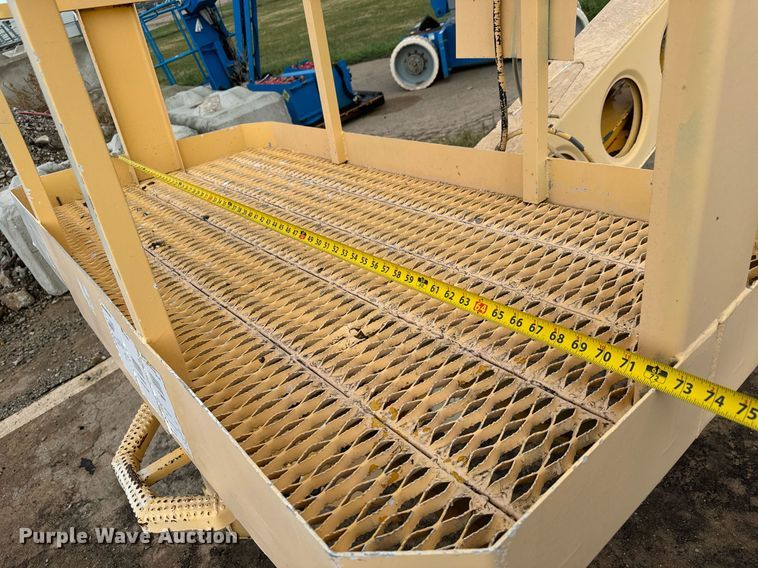 image for item MV9170 1992 Grove AMZ66 boom lift